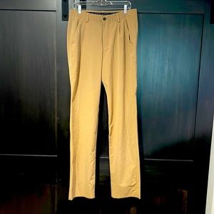 Mens Under Armour loose heat gear khaki golf pants size 34x36